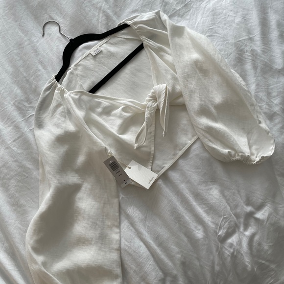 BNWT Aritzia Wilfred Venus Top (M) - Picture 4 of 7